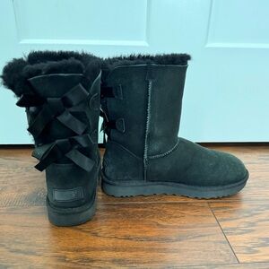 UGG Women’s Bailey Bow Size 7